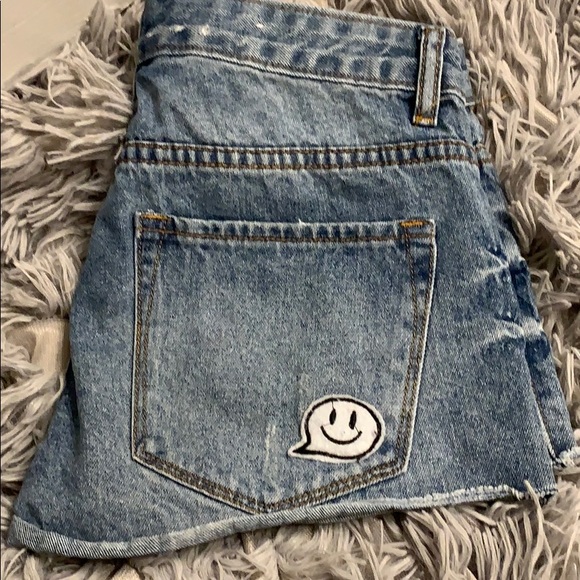Forever 21 Pow Patch Denim Jean Shorts Size 26 - Picture 5 of 7